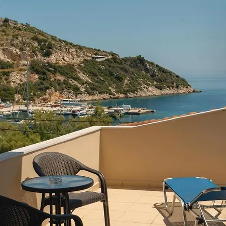La Grotta 2*